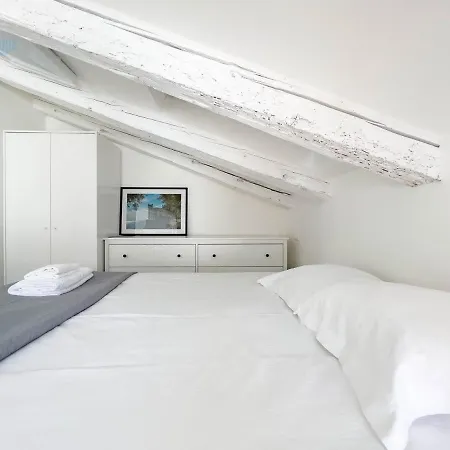 Corridoni 4c Tirabora Short Rent شقة