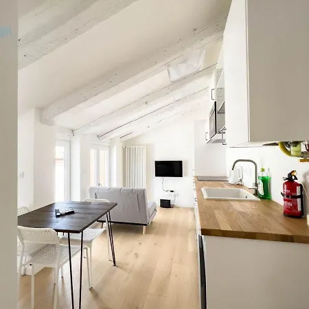 Apartament Corridoni 4c Tirabora Short Rent *